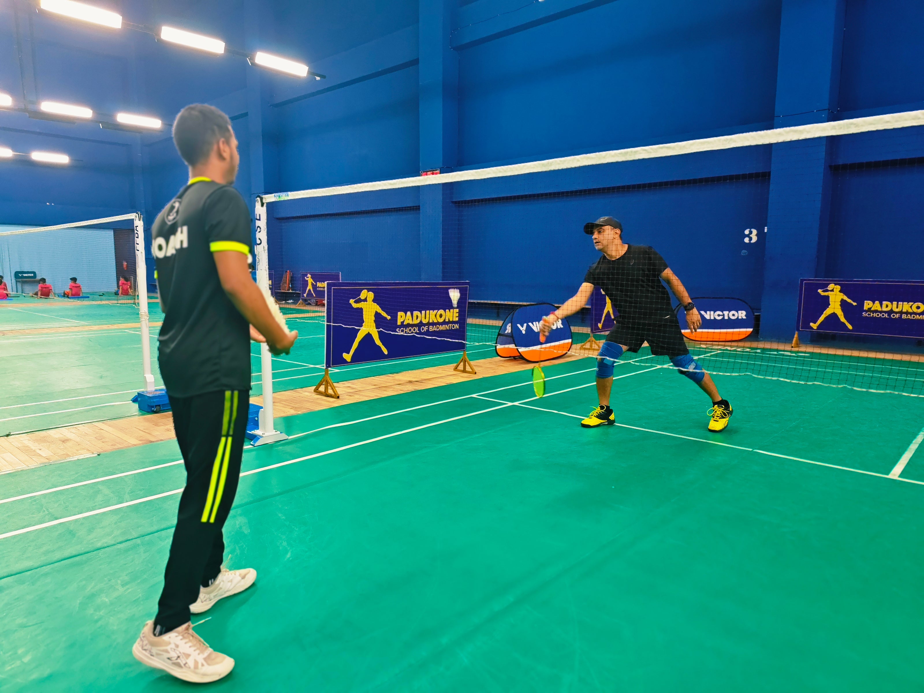 feather shuttle badminton training