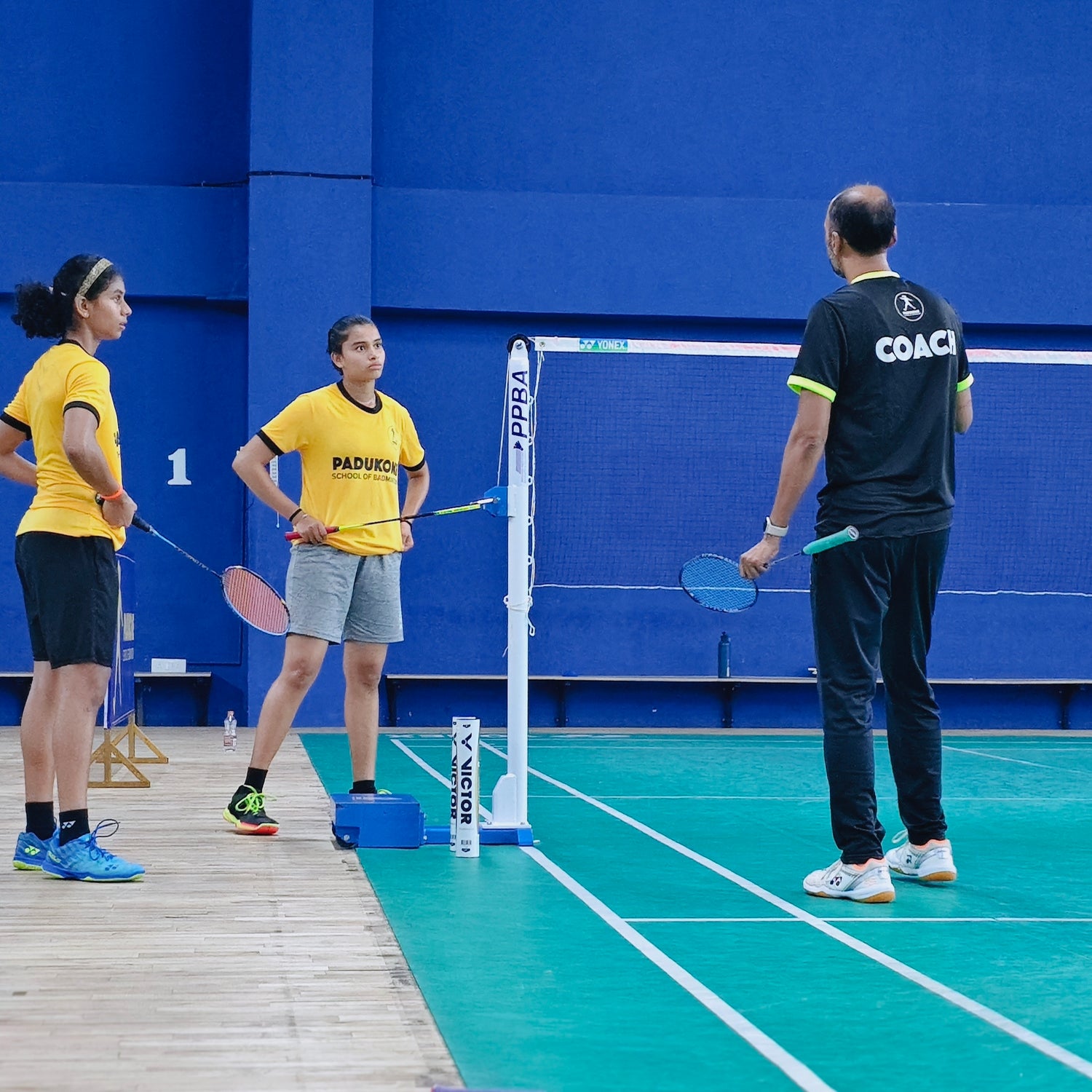 Tournament preparation and guidance to badminton players